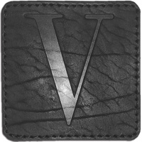 Квадратный черный костер или бирдекель прошитый нитками с тиснением логотипа V из натуральной кожи