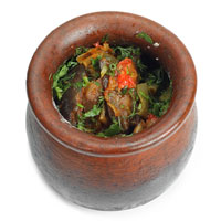 Чанахи фото - баранина или телятина обжаренное мясо с овощами запеченные слоями в горшочке